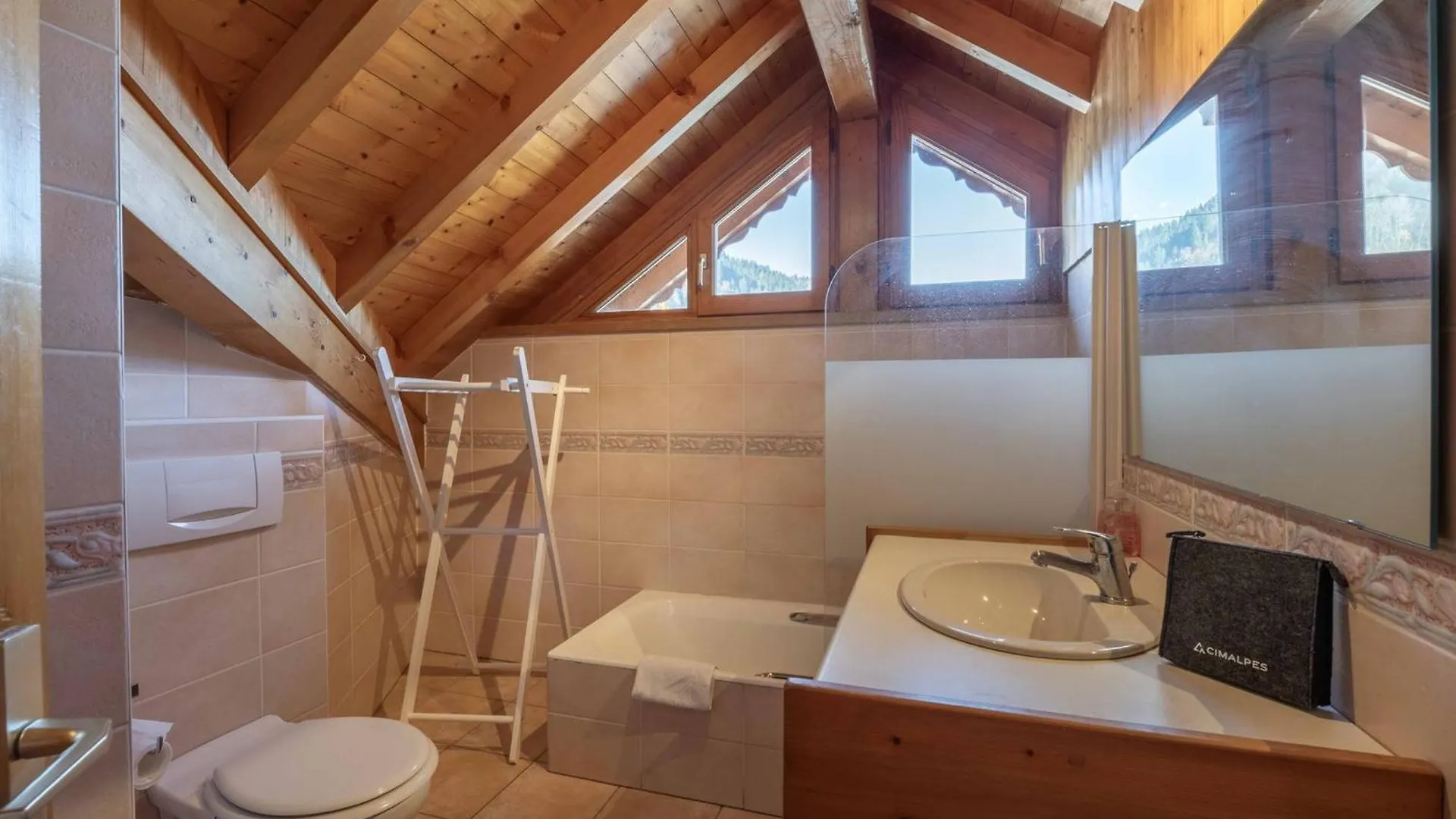 3 Pieces A Morzine, Centre, Proche Pistes, 3*, Wifi, Balcon, Parking, Jacuzzi, Animaux Ok, 6 Pers - Fr-1-754-37 Apartment France
